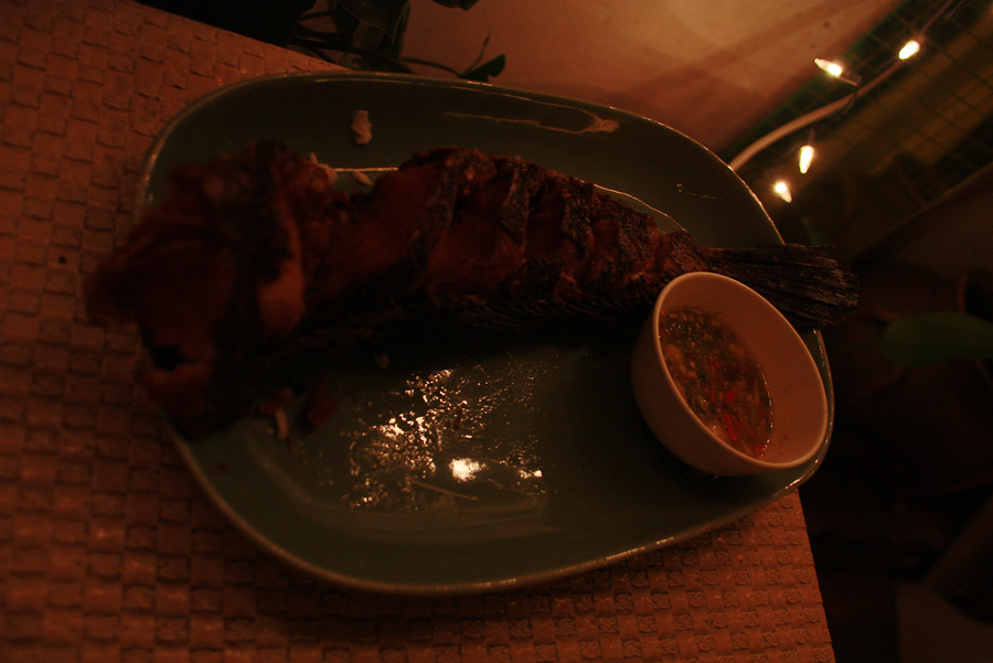 พงเต๊บมาดเอาปลาตัวสวย ๆ ที่น้าเม่น รีโว ตกได้ เอามาทำกินที่ร้านแคนทีน เอ้าท์ดอ
 :smile: :smile:

