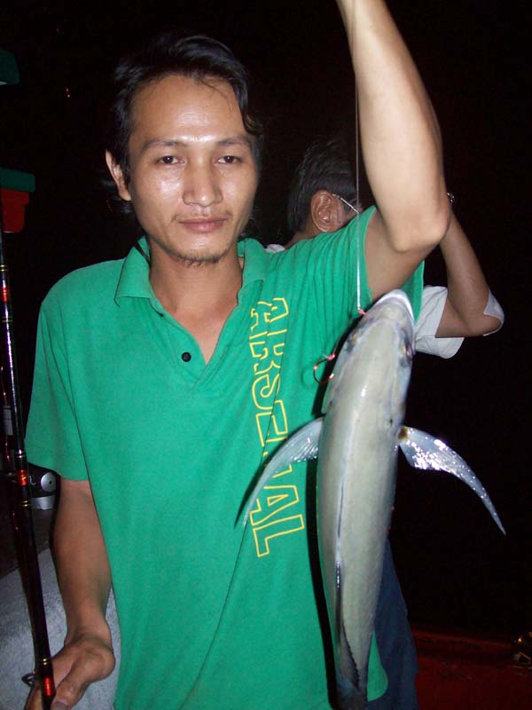 น้าต่อเอากระมงขึ้นอีกตัวครับ  :cheer: :cheer: :smile: