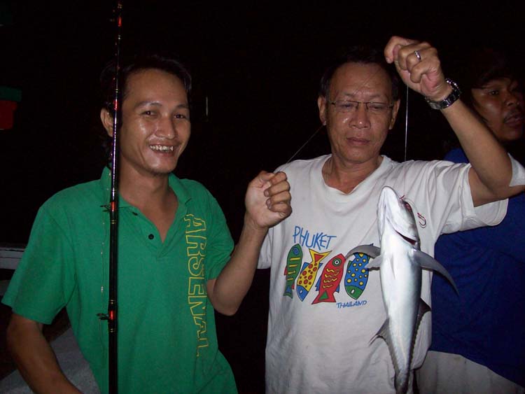 พี่ป็อบขอโชว์กับกระมวบ้างครับ  :smile: :smile: :smile: