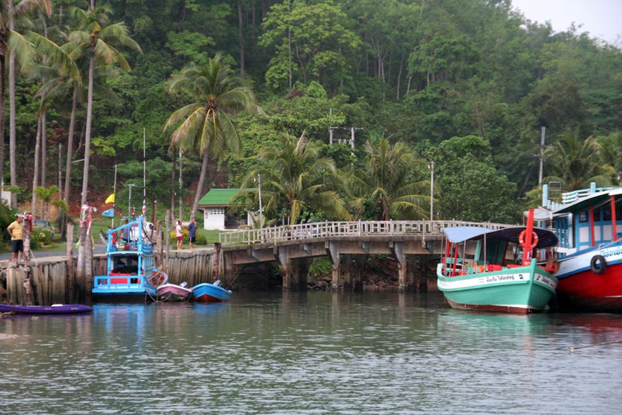 ถึงท่าเทียบเรือแล้ว  :smile: