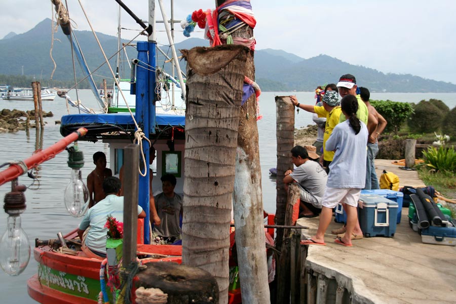 กองเชียร์ช่วยกันลุ้น  :smile: