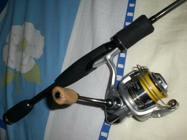 ชุดที่สองเป็นรอก Shimano Biomaster C2000 (รุ่นใหม่) สาย pe 20lb  กับคัน Graphiteleader 4-12lb  6 ฟุต