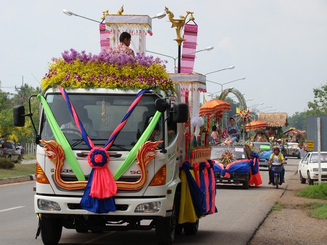 มีขบวนแห่มาขอถ่ายรูปหน่อย