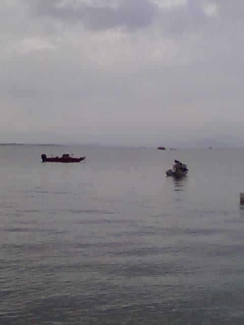 ...มองออกไปก็เห็นเรือหลายลำ แล่นอยู่ในท้องน้ำของทะเลสาปบิวาโกะ :smile: