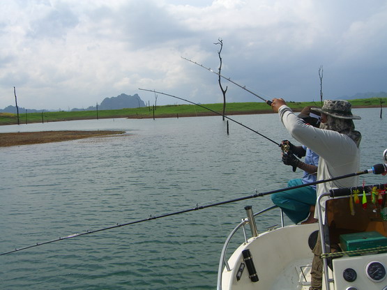  ฝนตกแดดออกเป็นของธรรมชาติ
 หัวเรือเอาอีกแล้ว