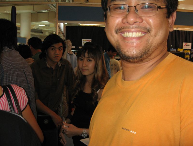 ดูที่คนกลางน๊ะ ไม่ต้องไปดู อีตาเสื