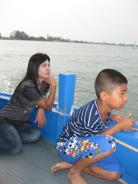 โอยตื้นเต้น โอยตื้นเต้น โอ๊ยกลัวคลื่น :laughing: :laughing: :laughing:
ผบ ทบ ใครดูแลด้วยครับ :laugh