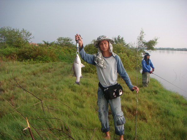 วันนี้ น้าบิ๊ก(BIG+FISH)  มาแปลกครับ  เล่นไ