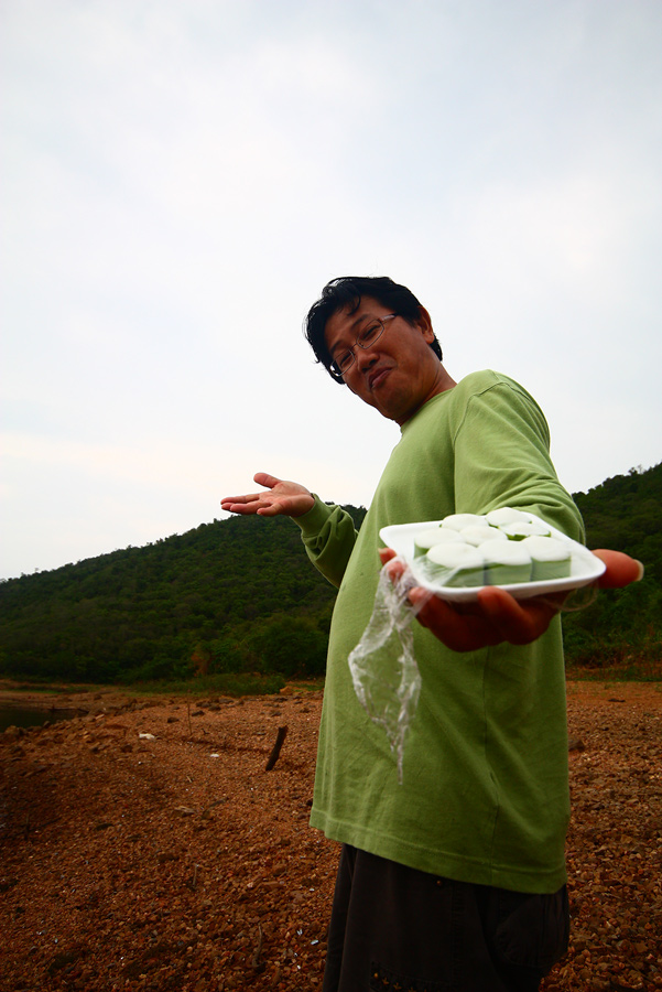 แห้วนี้มีบุญคุณอันใหญ่หลวง...
 :laughing: :laughing: :laughing:

