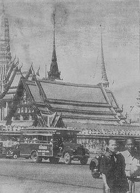 วัดพระแก้วครับ

สวัสดีครับน้า draranlee    ขอบคุณครับ รูปต่อๆไปอาจมีครับ


สวัสดีครับน้า ไร้ท์เ