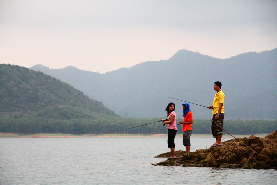 ที่หัวเกาะ ก้อไม่มีครายโดนกัดเหมือนกัน...
ตีไป มองหน้ากันไป....ท่าทางจะเหงากันไม่น้อย
 :grin: :gri