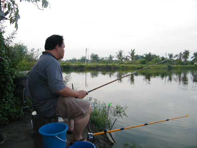 เริ่มกันที่บ่อซ้อมก่อนครับ บ่อบึงปลาเกร็ด ในวันพุทธ ครับ