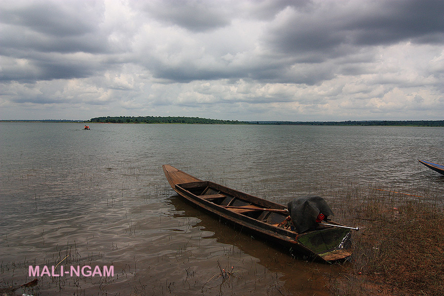 เรือสำรอง...เตรียมไว้ ยามฉุกเฉินครับ