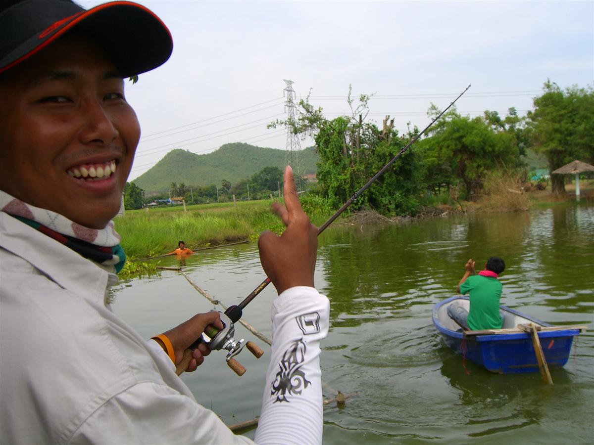 ใบหน้ายังยิ้มแย้มแจ่มใสคับ มี 2 หน่ว