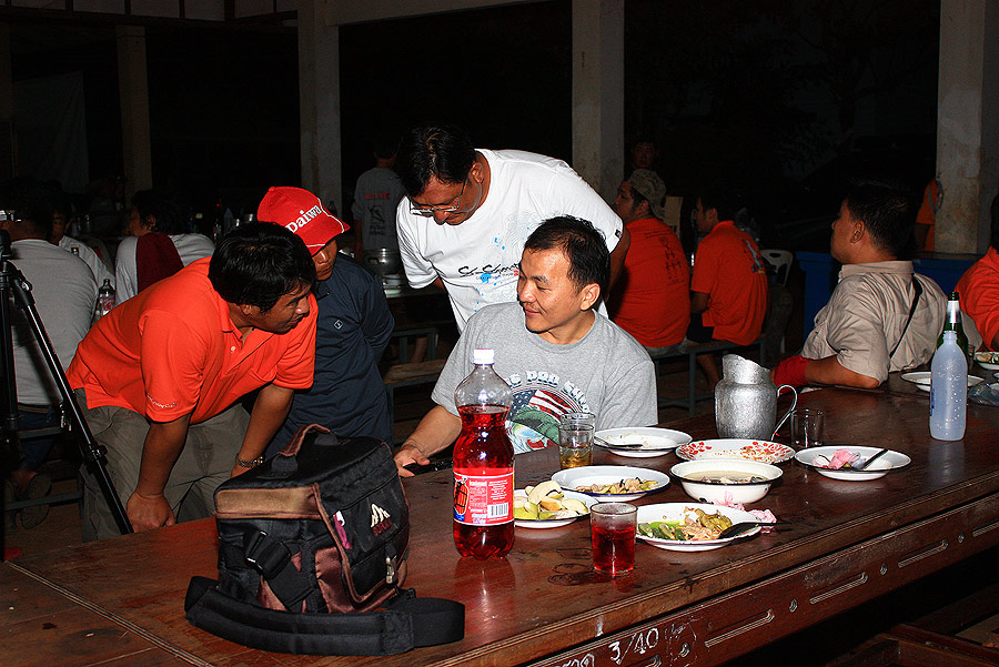 เจอ  น้าเวบ...น้าเต่าที่ไร
   ต้องไปดูด  ความรู้ การถ่ายภาพครับ
      อ. ตู่ กับ  น้าปื้ด...คงได้ม