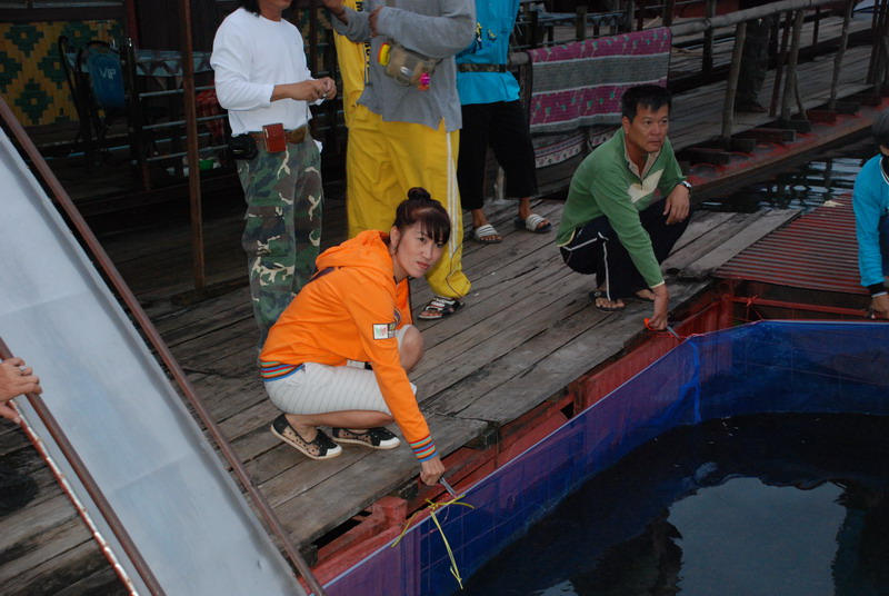 พี่นก วัชร  ร่วมปล่อยปลากับนักกีฬา :grin: