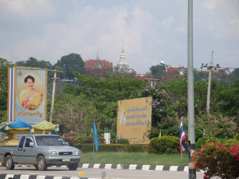 วิวข้างทางครับ 
พระธาตุดอยสะเก็ด Doi saket
นักท่องเที่ยวต่างชาติ ที่ชอบว่าจ้าง รถรับจ้างทั่วไป ให้