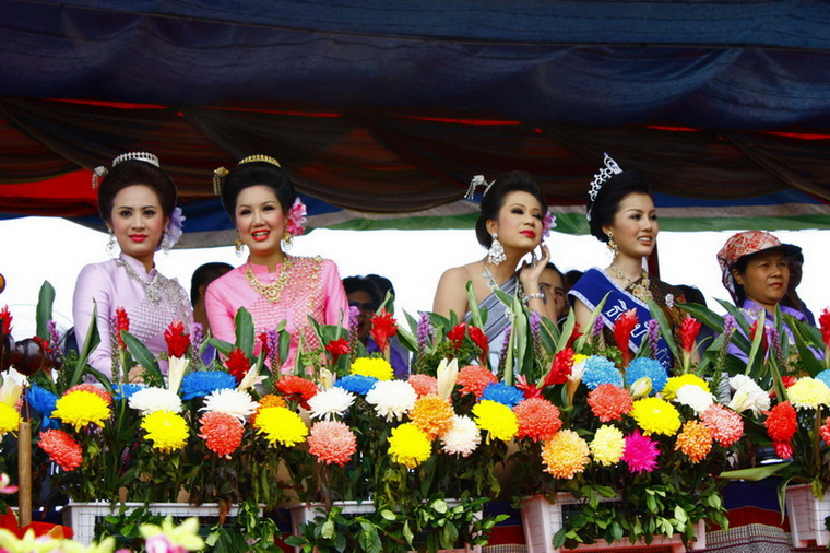 พอเหลือบมองดูด้านบน... :love: :love: :love: :love: :love: :love: :love: