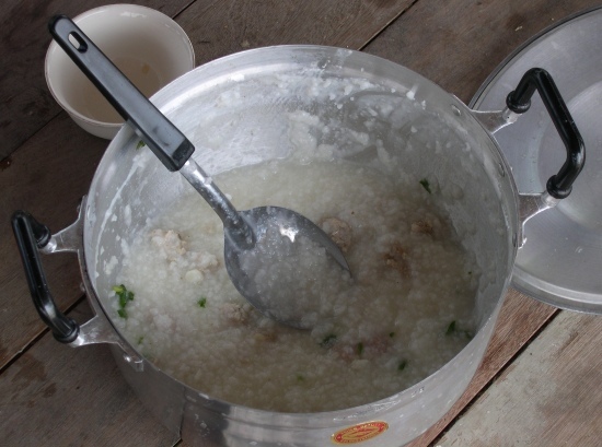 กลับมาเจอโจ๊กไก่ครับ เลยกดไปสองถ้วย :umh: :umh: :umh: