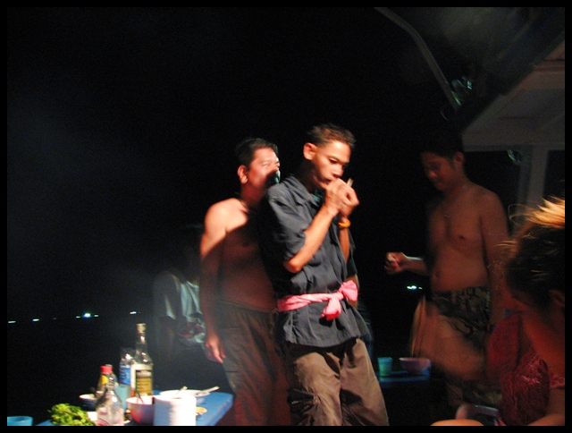 หลังจากหมดน้ำดอกคำฝอยหลายแก้วแล้วก็เกิด อาการ แบบนี้ กันทั่วหน้า


 :laughing: :laughing: :laughi