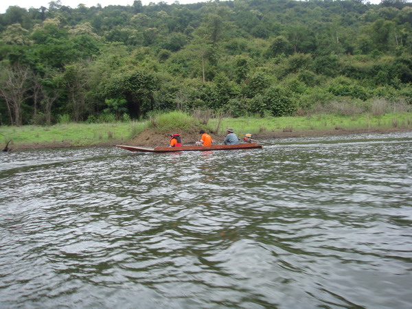 เรือของเราวิ่งเข้า เรือเค้าวิ่งออก  :sad:
หมายนี้ที่ท่าน้ำตก สงสัยจัง....