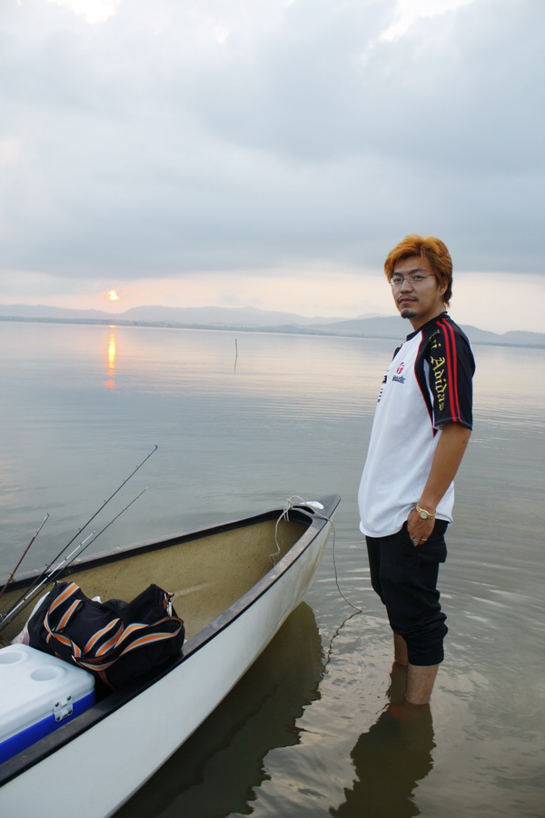 เรืออยู่ในสภาพสมบูรณ์มาก

แต่....เครื่องไม่ได้ใช้งานนาน มีออกลูกเกเร :grin: :grin: :grin: