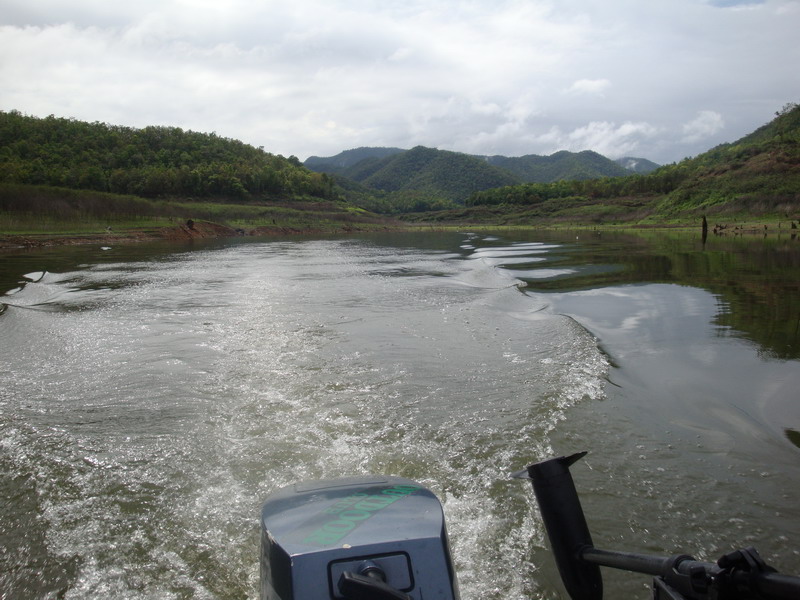 ทุกคนบนเรือโปรดทราบ โปรดรัดเข็มขัด ณ. เวลานี้ กลุ่มชะโดป๊อก ได้รวมตัว ถล่มเหยื่อพวกเราจนมืดมิดไปหมด 