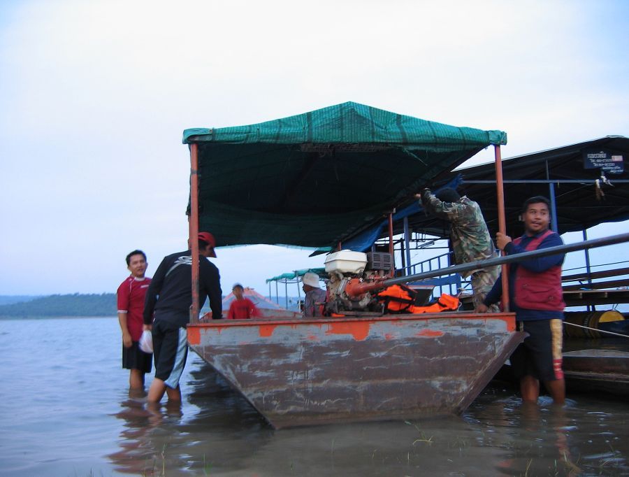 เตรียมสำภาระขึ้นเรืเสร็จสรรพสมาชิกที่ร่วมทริบก็พร้อมลุยกันเต็มที่ครับ

  พี่ยงค์ ( YJ ) .. ไปได้รึ