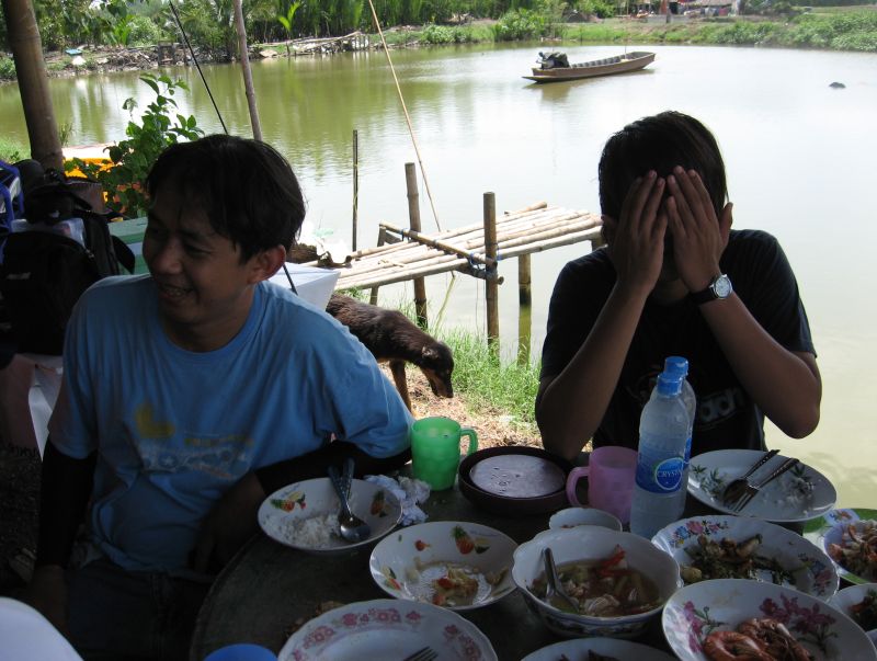 อุ้ยใครจับคนไม่ได้ปลา มานั่งด้วยกันอ่ะ เอิ๊ก ๆ ๆ ๆ ๆ ๆ ๆ ๆ 

 :laughing: :laughing: :laughing: :la