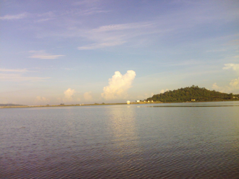  :love: :love: :love:

สอดสายตา มองไปรอบๆหาวงน้ำ ครับ รอหวดอย่างเดียว 

 :grin:

 [q]+ตามชมกั๊