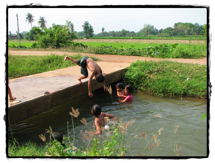 คนน้องยังคงสนุกกับการกระโดด อยู่

 :laughing: :laughing: :laughing: :laughing: :laughing: