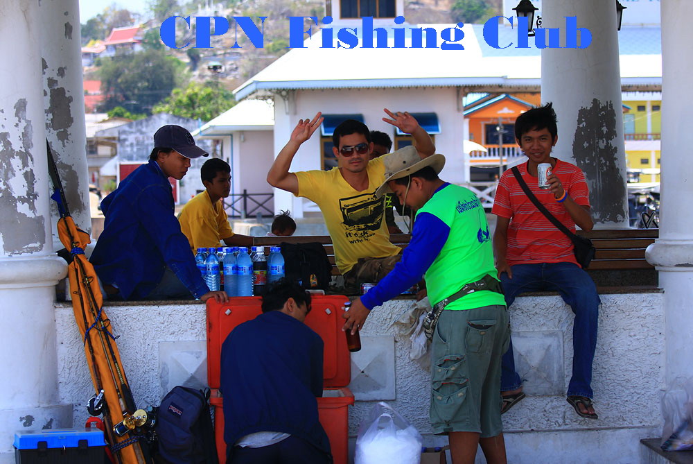  [b]แล้วพวกเราจะตามไปบ้าง  รอศูนย์ Central chonburi  เปิดตัวก่อนครับ[/b] 
 :cheer: :cheer: :cheer: 