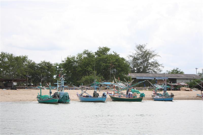 บรรยากาศ2ข้างทาง..เรือเล็ก...สำหรับออ