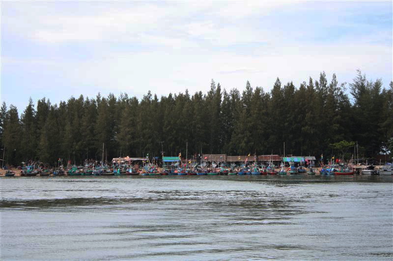 กองทัพเรือประมงพื้นบ้าน ปากน้ำปราณ