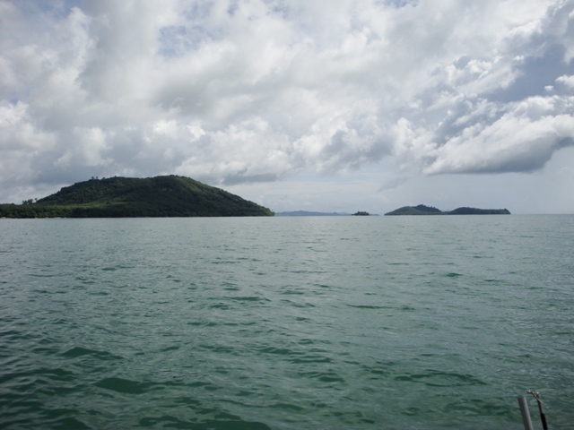 ด้านซ้ายนั้นเกาะมะพร้าวกะเกาะรังครับ
 :cheer: :cheer: :cheer: :cheer: