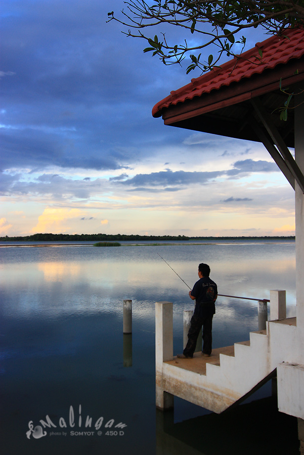 ท้องฟ้า ด้านตรงข้ามกับดวงอาทิตย์ที่กำลัง ลับ ขอบฟ้า...สวยไปอีกแบบครับ