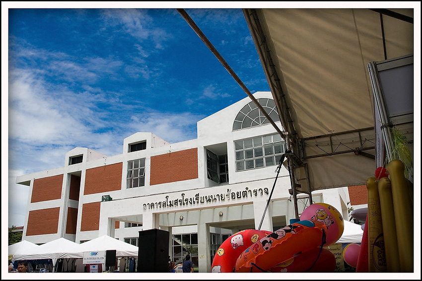        :smile:    งานนี้จัดที่โรงเรียนนายร้อย 