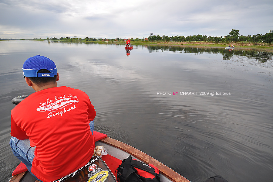 ออกมาแล้ว เสียงปืนดังปุ้งเทวดาสดุ้งเรือมันพุ่งออกมาตกกันแล้ว วี้ววววววววววววว