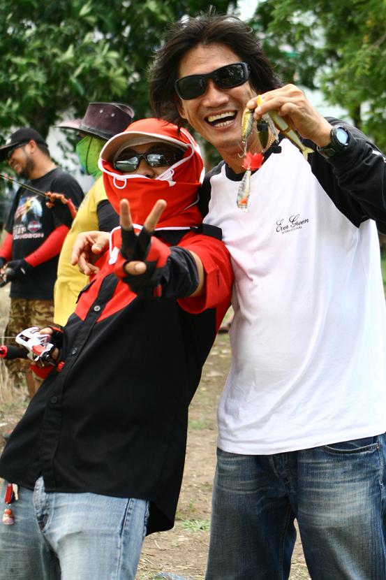  :grin: :grin: :grin: :grin: :grin:

 [b]รับมอบรางวัล  งานนี้ตีให้กิน อัดให้ไว มารับไป เหยื่อญี่ปุ