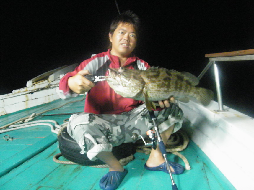 พี่หนุ่ม  ทริปนี้ ได้ปลามีพิษมา 1 ตัว :laughing: :laughing: :laughing: :laughing: