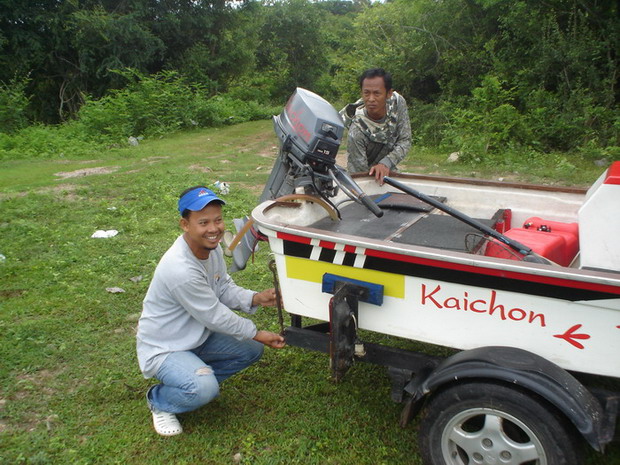 มาถึงก็เตรียมเรือ เตรียมอุปกรณ์กันก่อนครับ   :cheer: