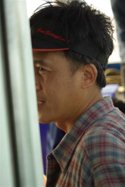 หวัดดีครับ...กลับมาตามปั่นต้นฉบับให้จบวันนี้ ขอโทษครับที่อาจรอนานไปหน่อยรักกันชอบกัน..อิอิ....ใจเย็น