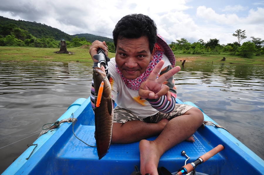แอ็คท่าได้น่ารักมากเลย :laughing: :laughing: :laughing:ขนาดผมยังสู้ไม่ได้เลยนะเนี่ยยยยยยย :laughing: