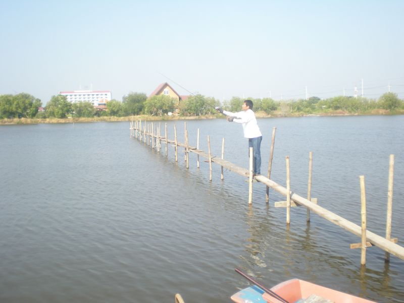 อะๆก่อนไปอีกบ่อ ครับ
หัวบ่อ..................มีอะไร
-------------------------------------------
 