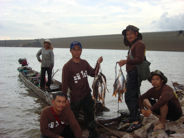 คุณน้อย  เจ้าของเรือขอเจมดว้ยคน