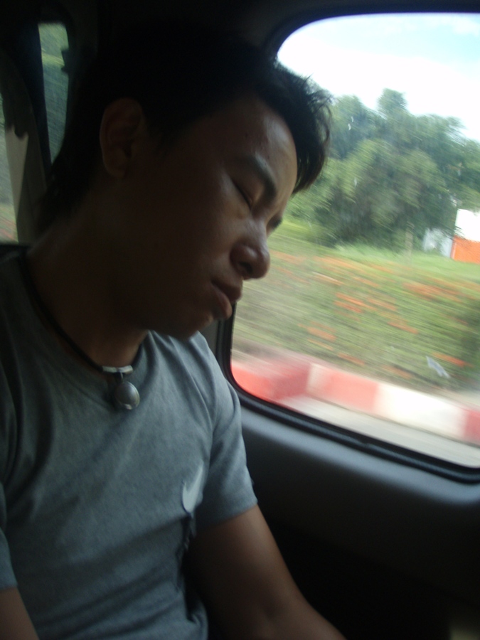 ระหว่างขับรถกลับเสียงใครมาเคาะกระ