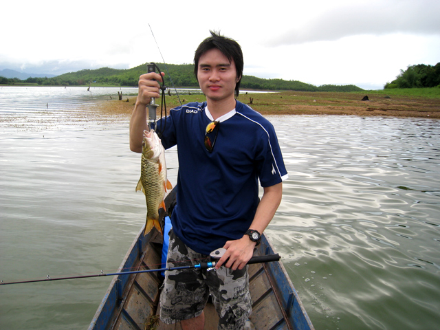 ....บอย..ขอถ่ายหล่อซักภาพ..เพื่อเป็นมงคลครับ... :laughing: