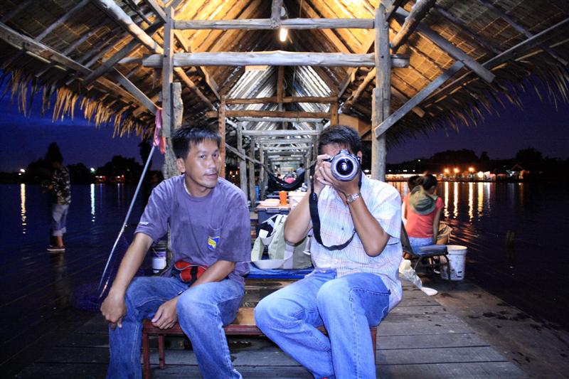 น้าฐิกับน้าจักร  เดินทางมาก่อนเพื่