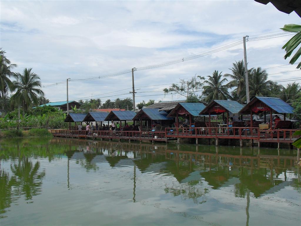  :love: :love: :love:
บรรยากาศดีครับไม่ร้อนเลยสบายๆ