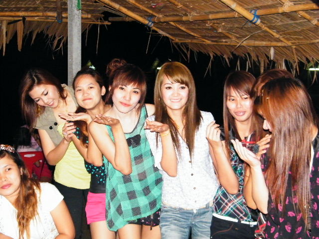 ทางด้านสาวๆก้อโพสซะ
